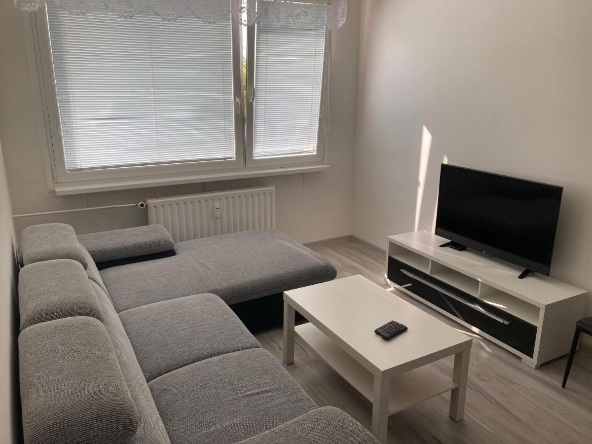 Byt 2-Kk V Moste, Blizko Aquadrom A Benedikt Bagian luar foto